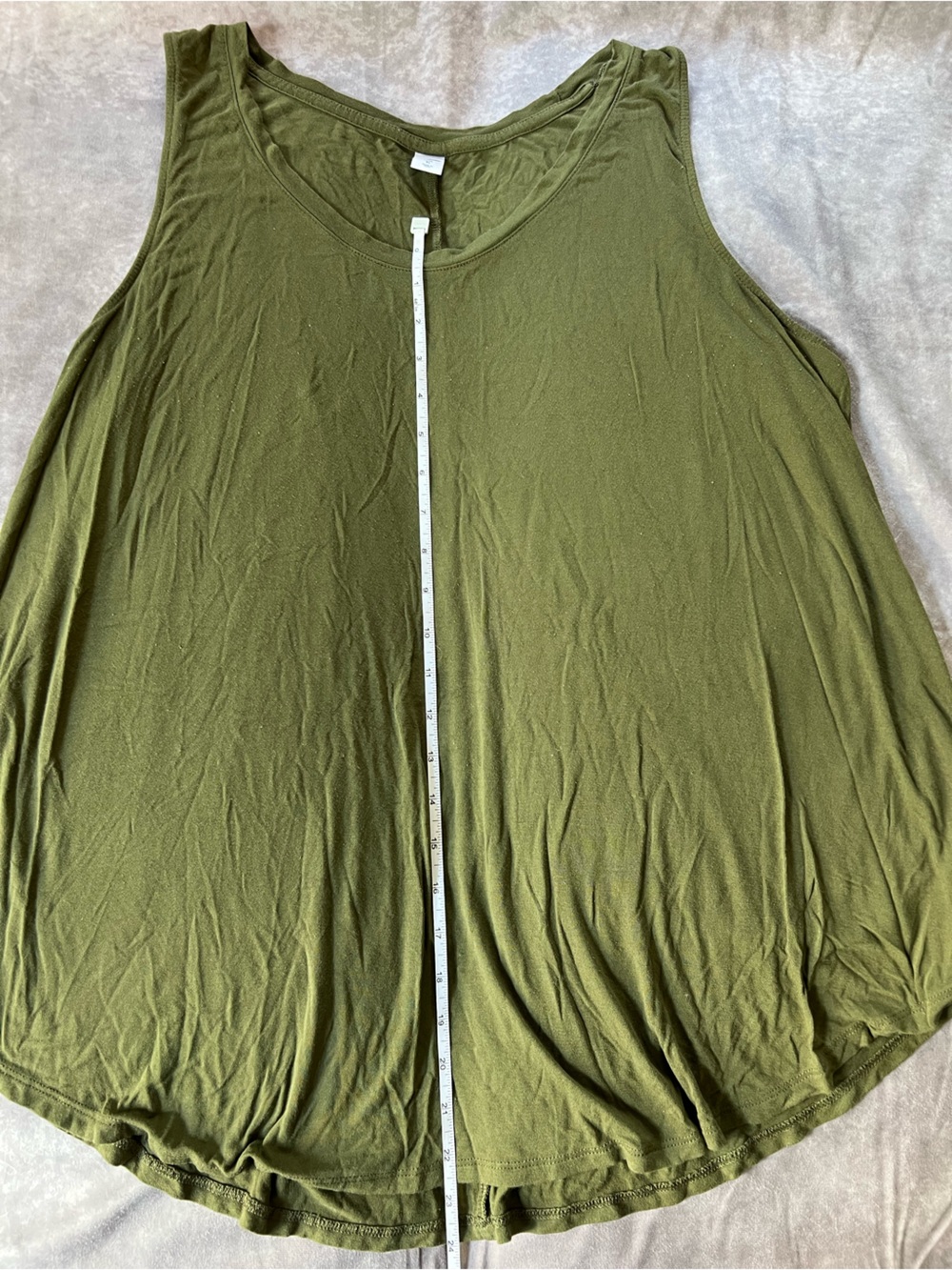 3 piece bundle of Old Navy tank tops - Picture 8 of 16